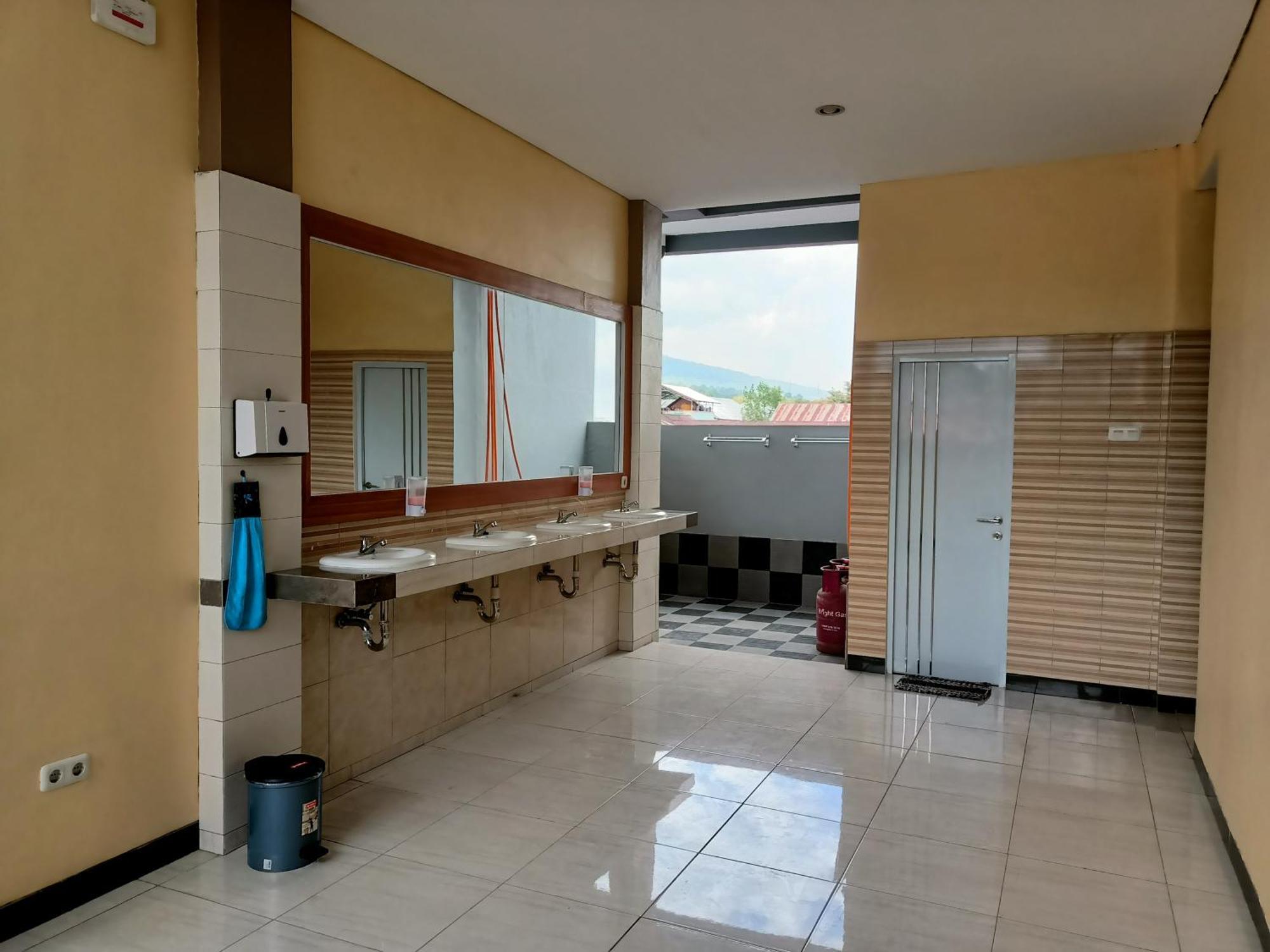Chacha Homestay & Dormitory Ruteng Zewnętrze zdjęcie